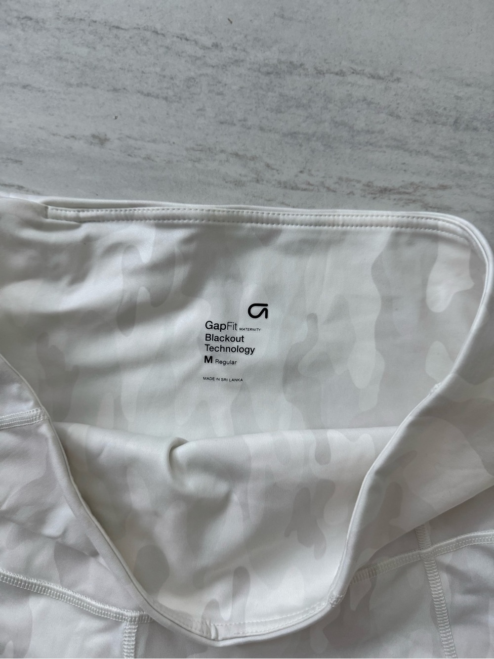 Gap Fit Maternity White Camo High-Waist Over the Belly Workout Leggings - Picture 5 of 6
